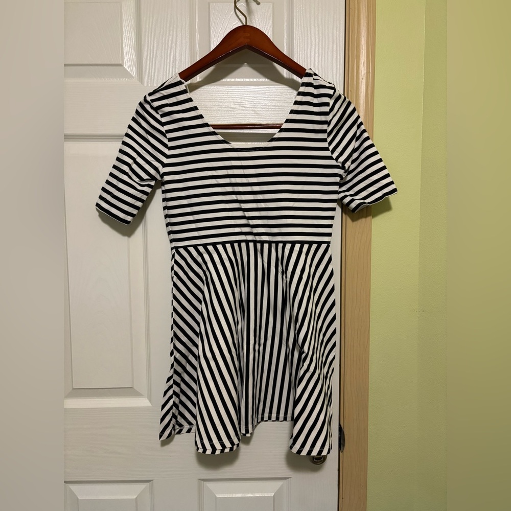 H&m Divided Women’s White And Black Shirt dress size M